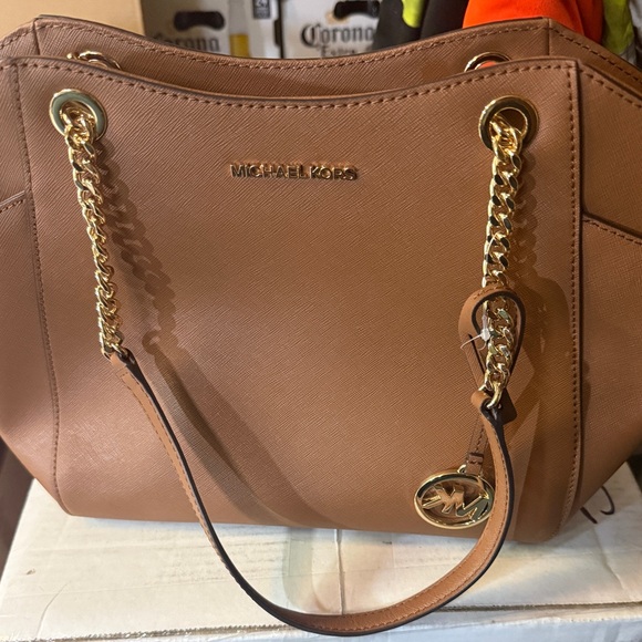 Michael Kors Tan Shoulder Bag with Gold Chain - Picture 1 of 9